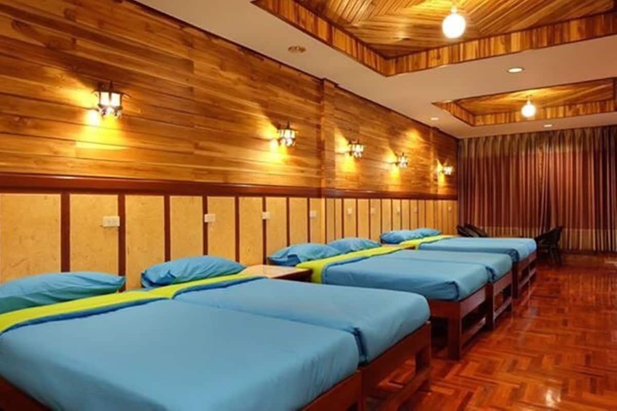 Suite for 6 persons | Desk, free WiFi