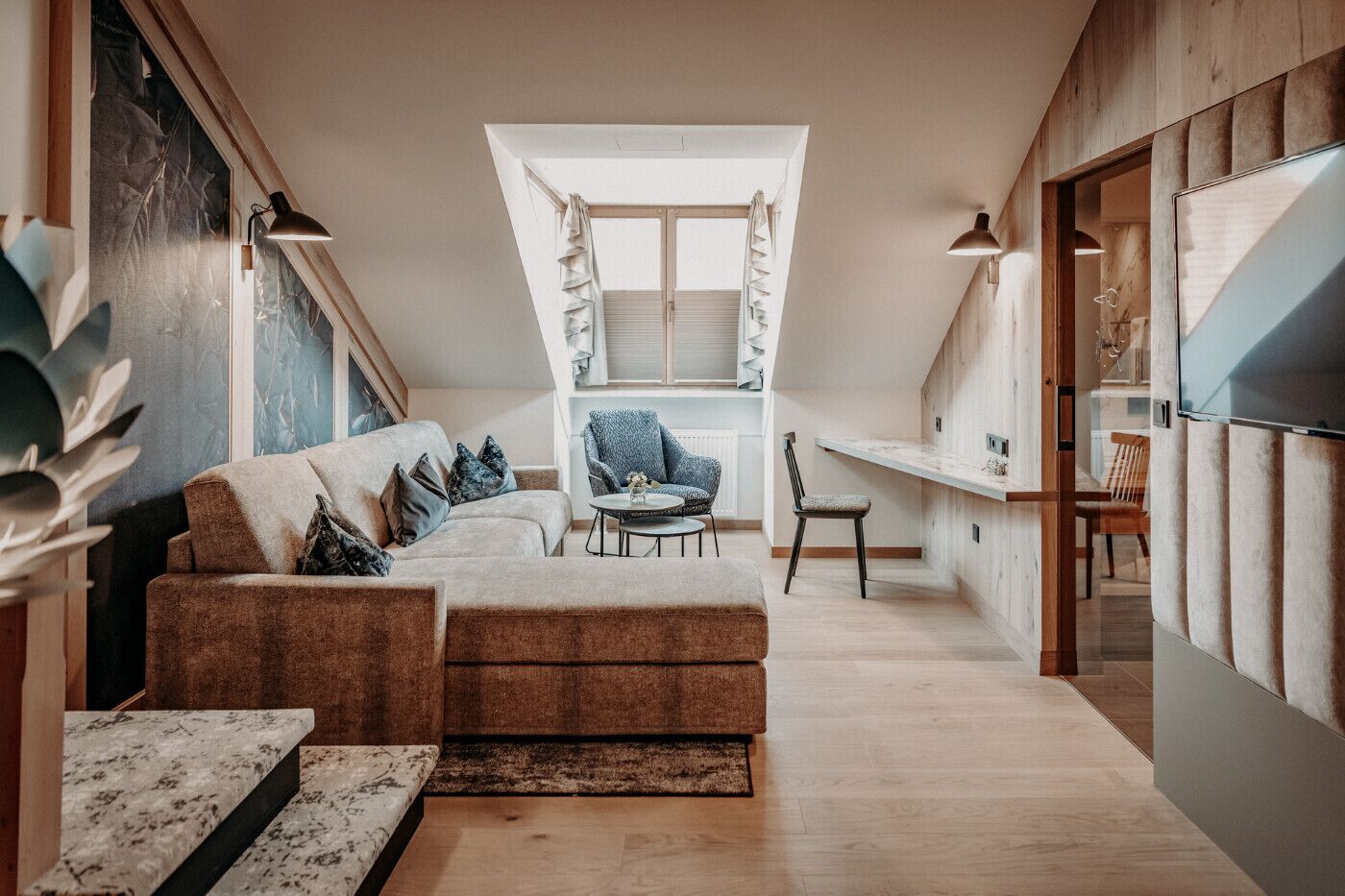 deluxe double room, balcony | hypo-allergenic bedding, minibar, in-room safe, desk