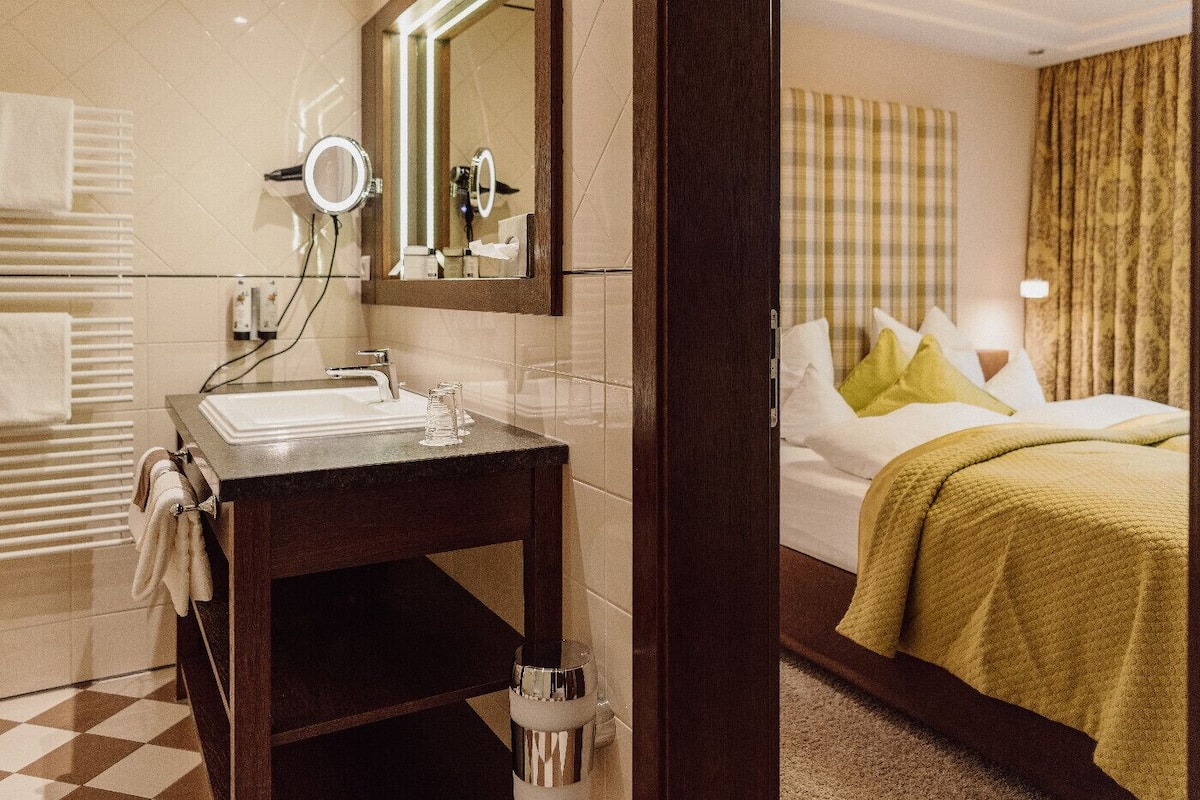 junior suite, balcony | hypo-allergenic bedding, minibar, in-room safe, desk