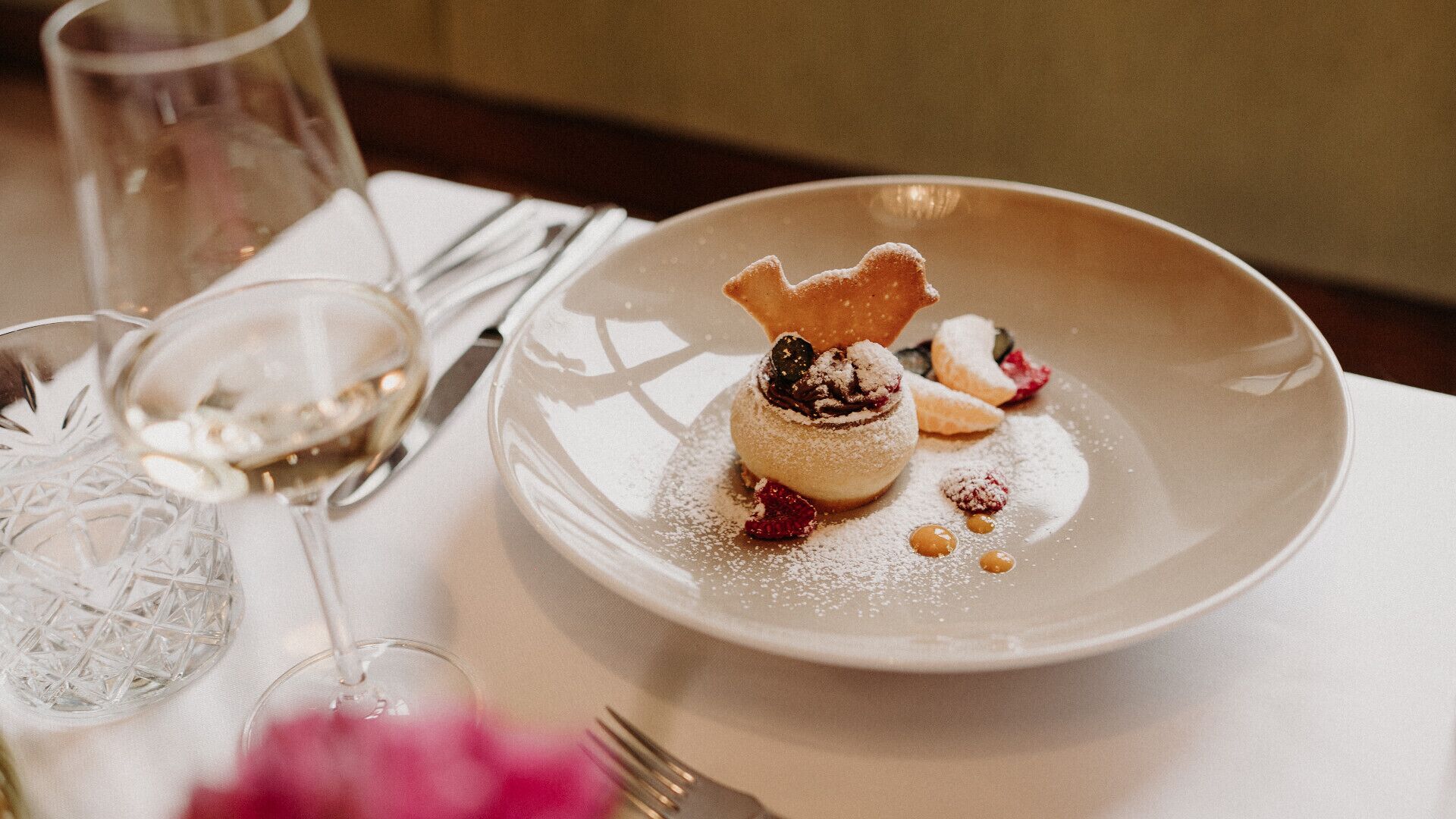 breakfast, lunch, dinner served; german cuisine