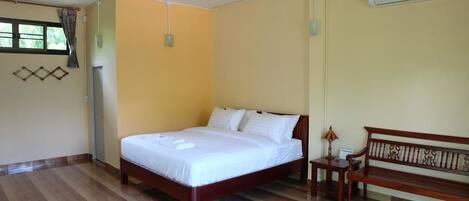 Deluxe House, 1 Bedroom | Rollaway beds, free WiFi