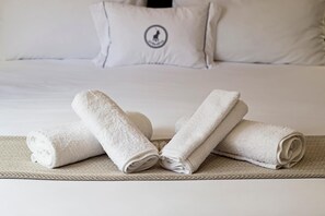 Individually decorated, individually furnished, desk, laptop workspace - B at Home Guesthouse Piet Retief (Mkhondo)