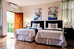 Decoración personalizada, muebles diferentes y escritorio 
