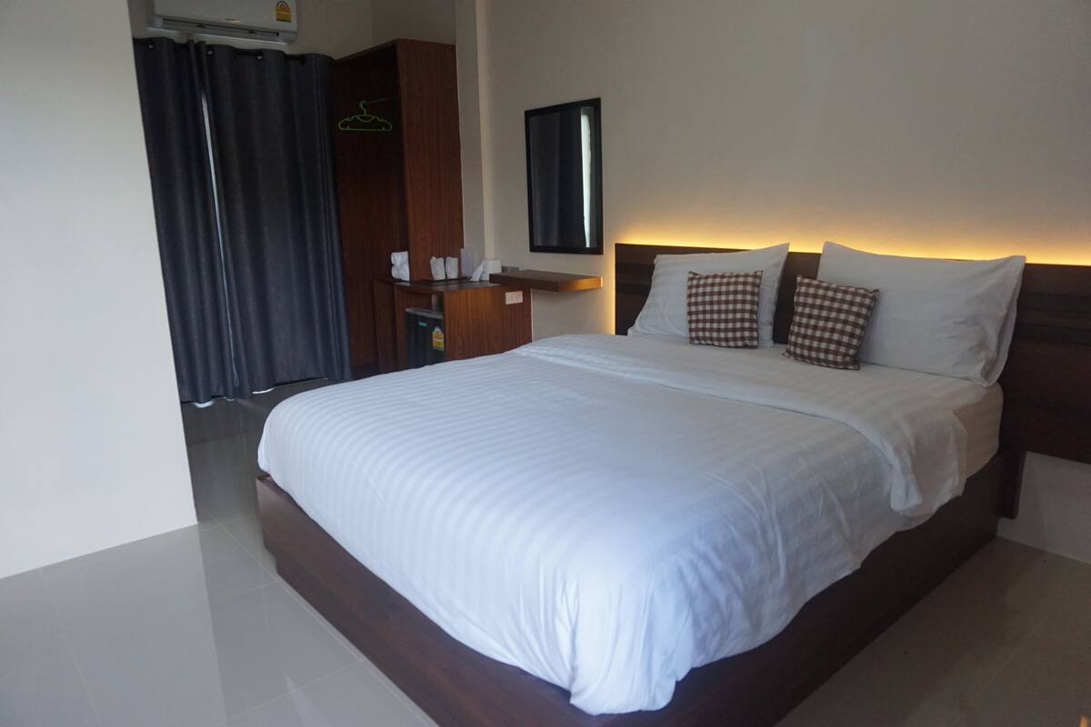 Standard Double Room | Desk, rollaway beds (surcharge), WiFi (free)