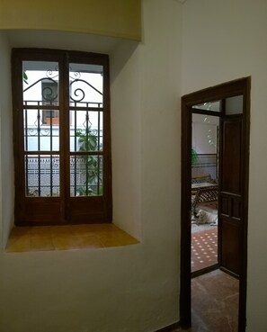 Apartment, 2 Bedrooms | Hallway - Casa Patio de la Vega (Córdoba)