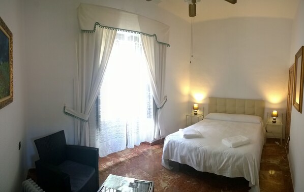 Premium bedding, blackout curtains, free cots/infant beds, free WiFi - Casa Patio de la Vega (Córdoba)