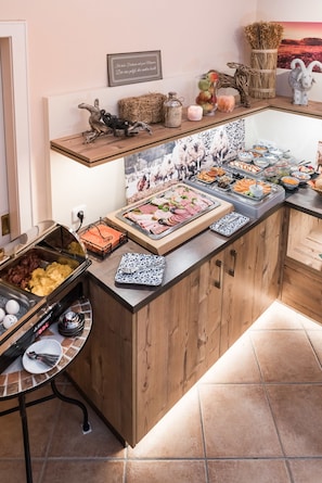 Free daily buffet breakfast  - Salzhotel Fortuna (Bad Bevensen)