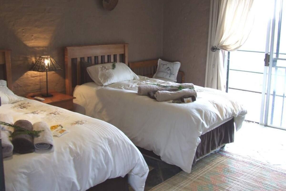 Chalet, 2 Single Beds, River View (3) | Individually decorated, individually furnished, blackout curtains