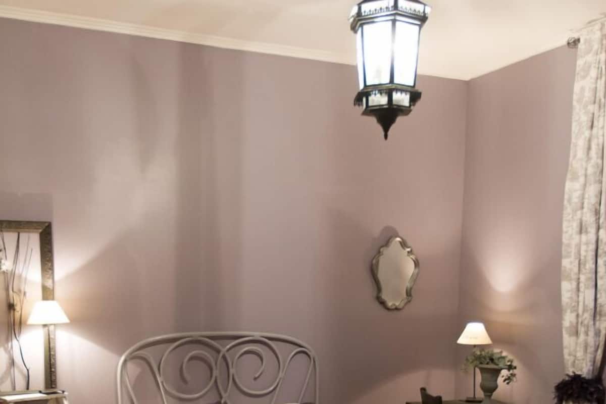 Double Room (Parme) | Individually furnished, desk, soundproofing, free cribs/infant beds