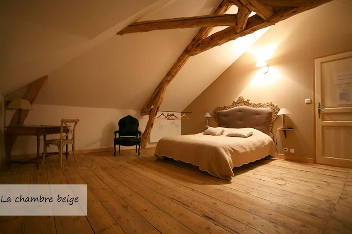 Triple Room | Individually furnished, desk, soundproofing, free cribs/infant beds