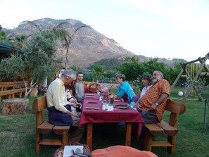 Aperto a colazione, pranzo e cena, cucina internazionale