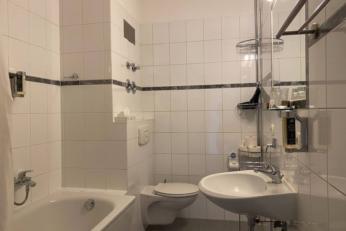 standard apartment (52) | bathroom | shower, free toiletries, hair dryer, towels