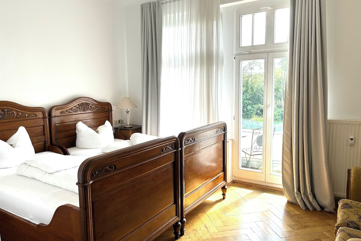 standard double room, balcony | iron/ironing board, free wifi