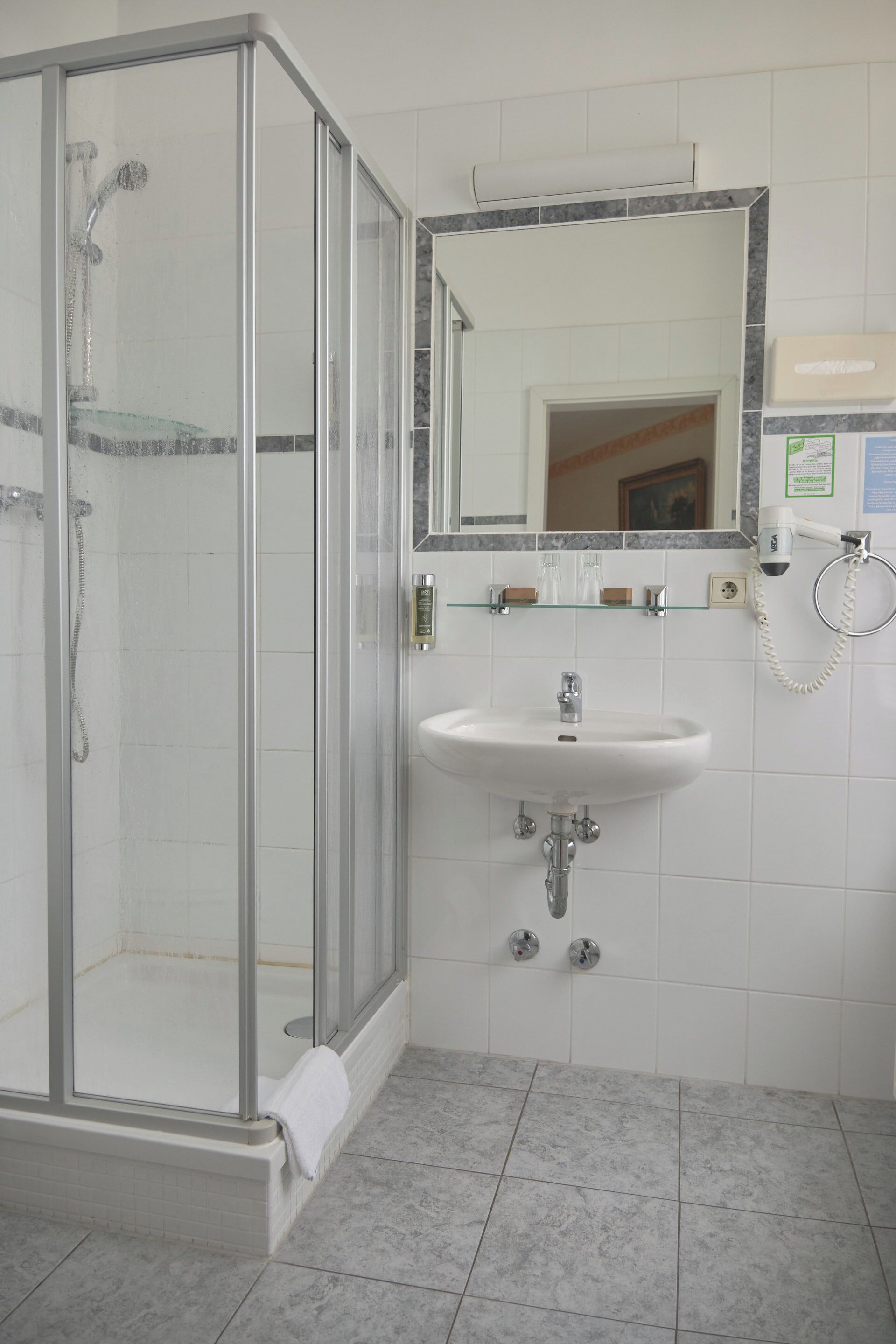 comfort twin room | bathroom | shower, free toiletries, hair dryer, towels