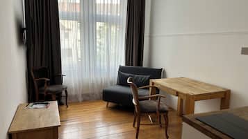Standaard appartement (51) | Woonruimte | Een flatscreentelevisie