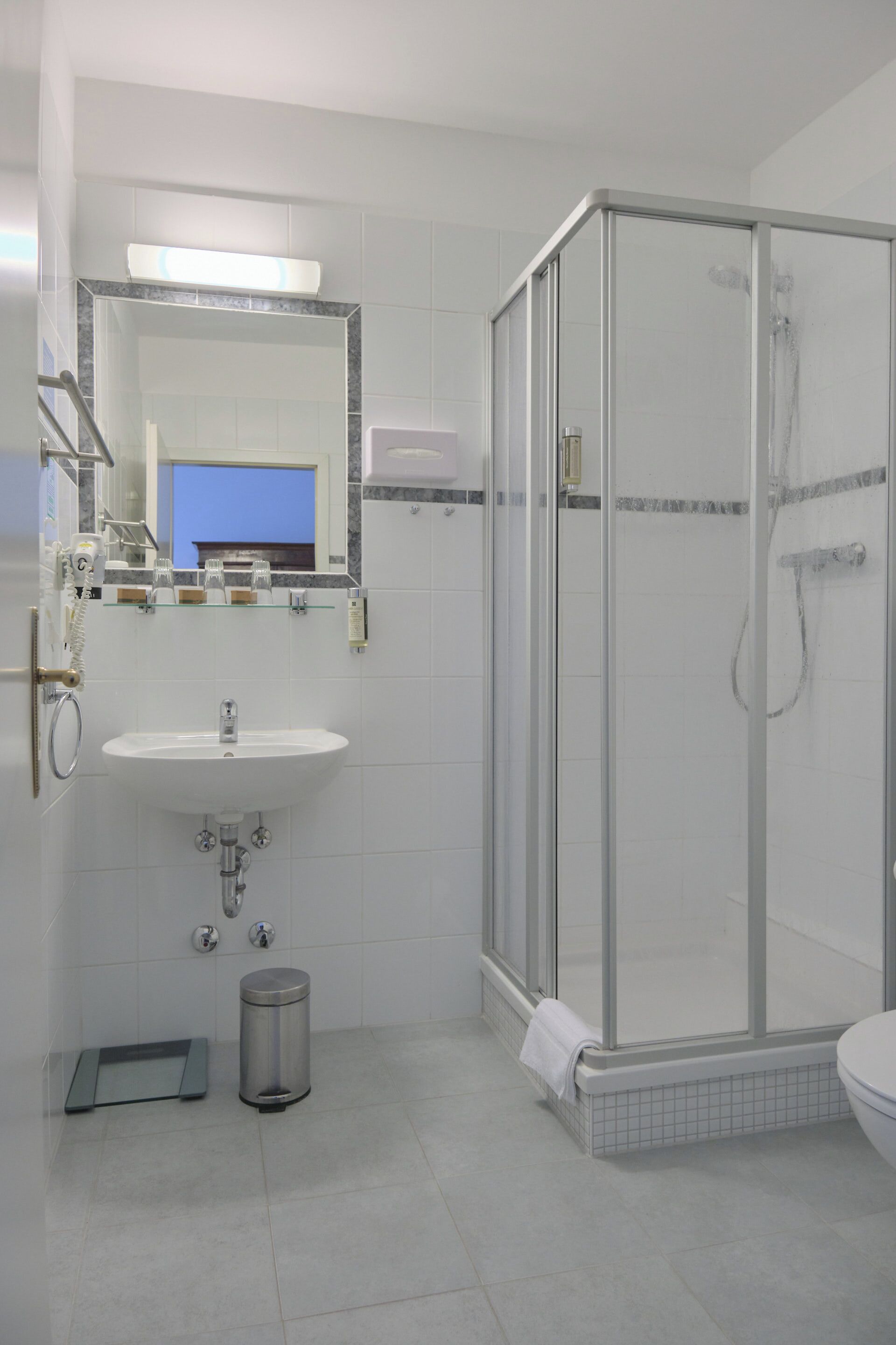 triple room | bathroom | shower, free toiletries, hair dryer, towels