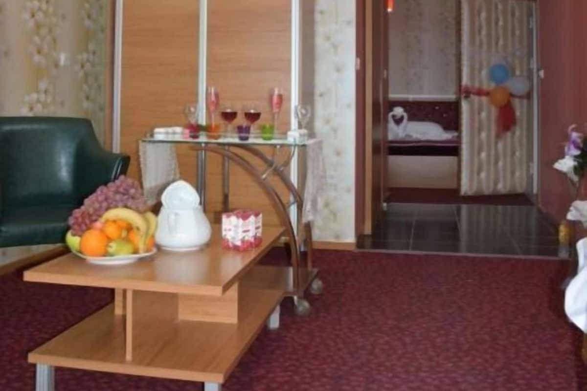 Minibar, desk, WiFi (free), bed sheets