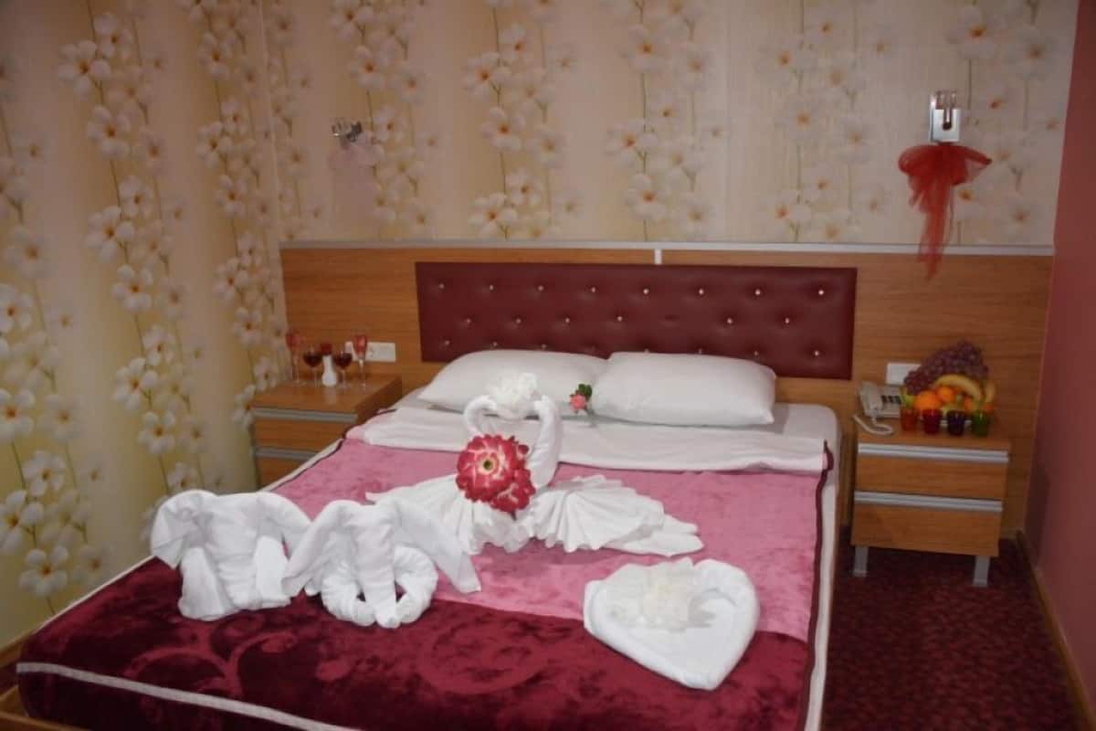 Minibar, desk, free WiFi, bed sheets
