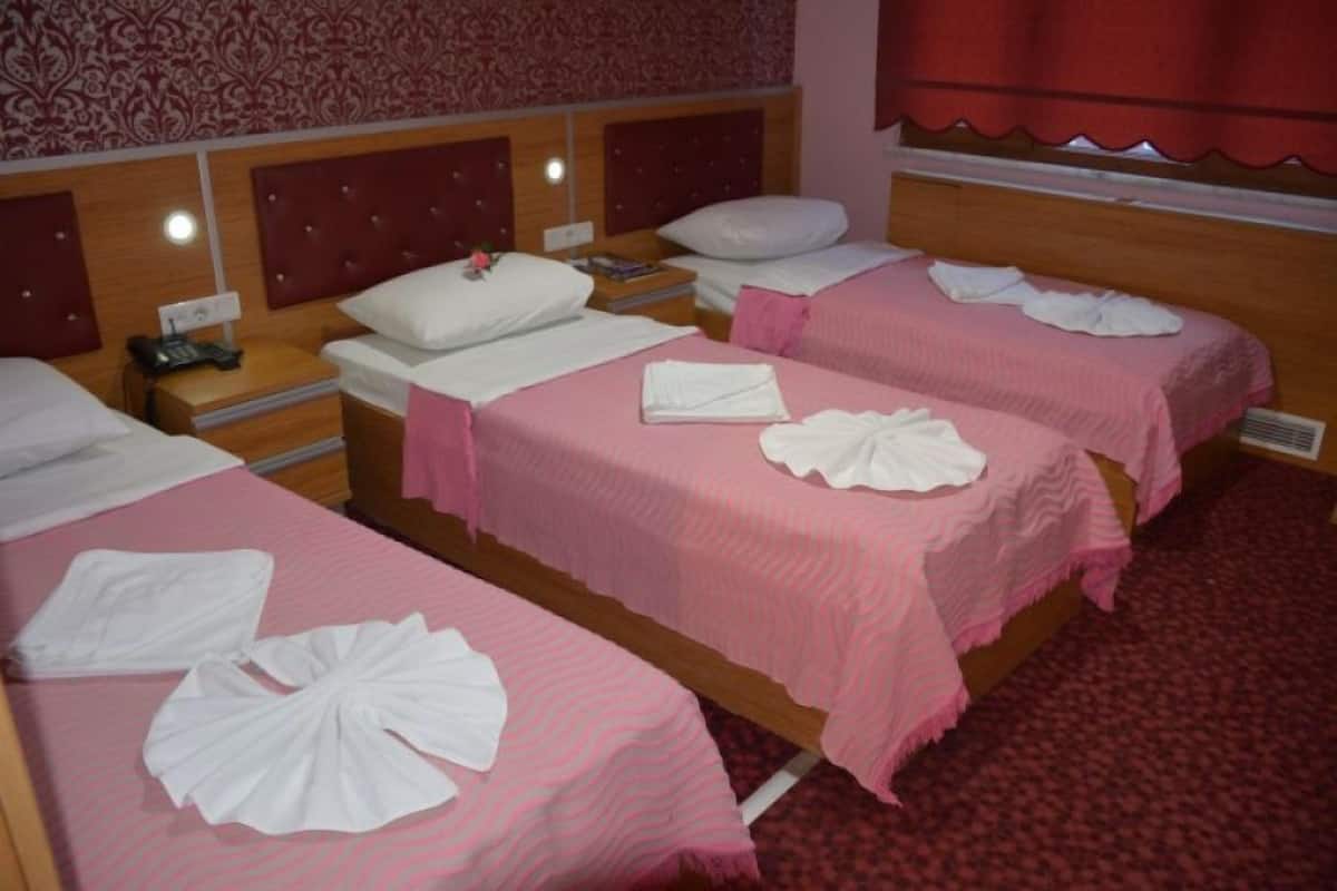 Standard Triple Room | Minibar, desk, free WiFi, bed sheets