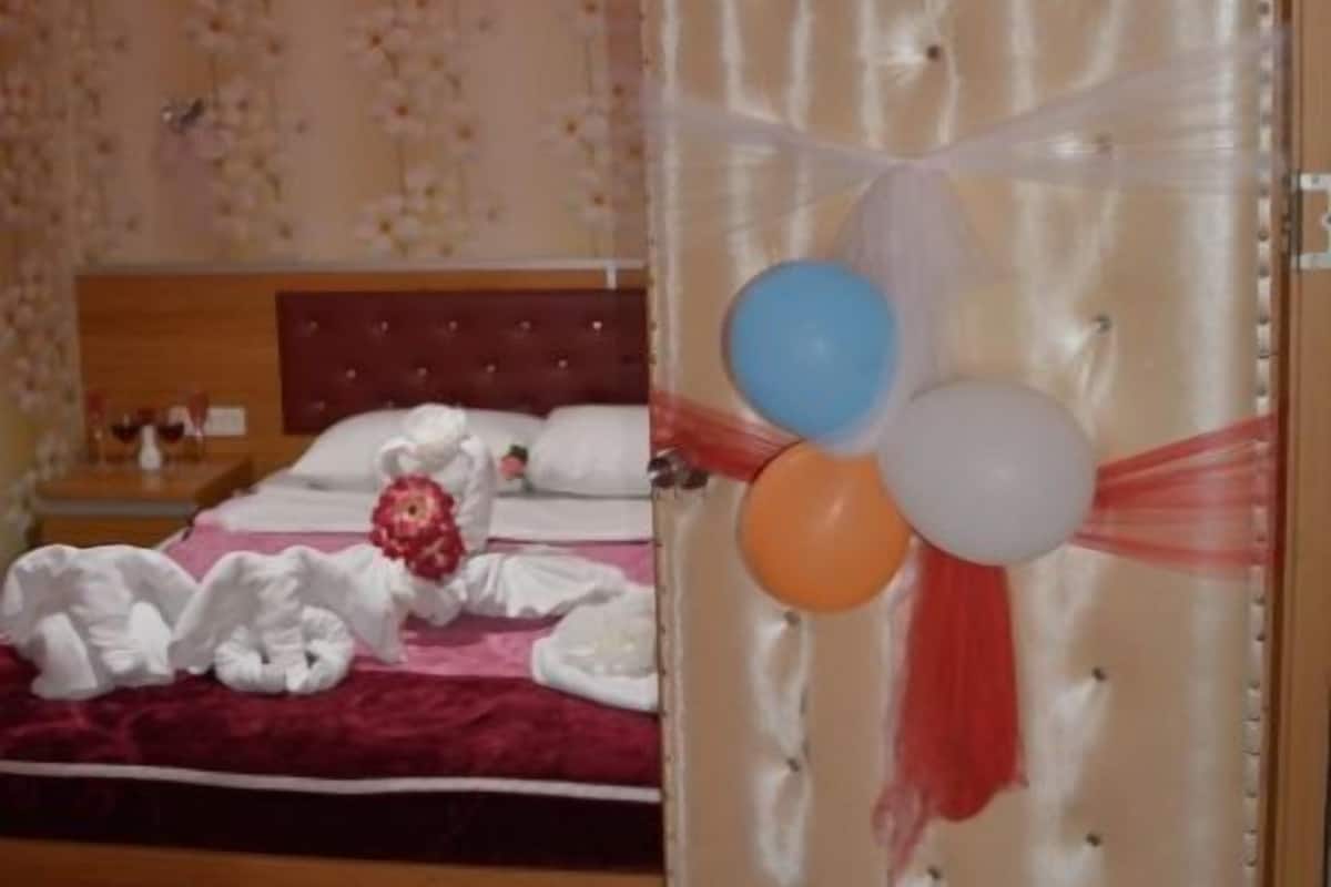 Deluxe Room, Balcony, Sea View | Minibar, desk, free WiFi, bed sheets