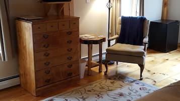 Washington Room | Individually decorated, individually furnished, blackout drapes