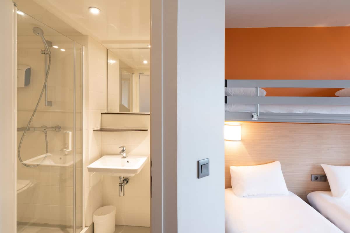 standard room, 3 single beds | desk, blackout curtains, soundproofing, free wifi