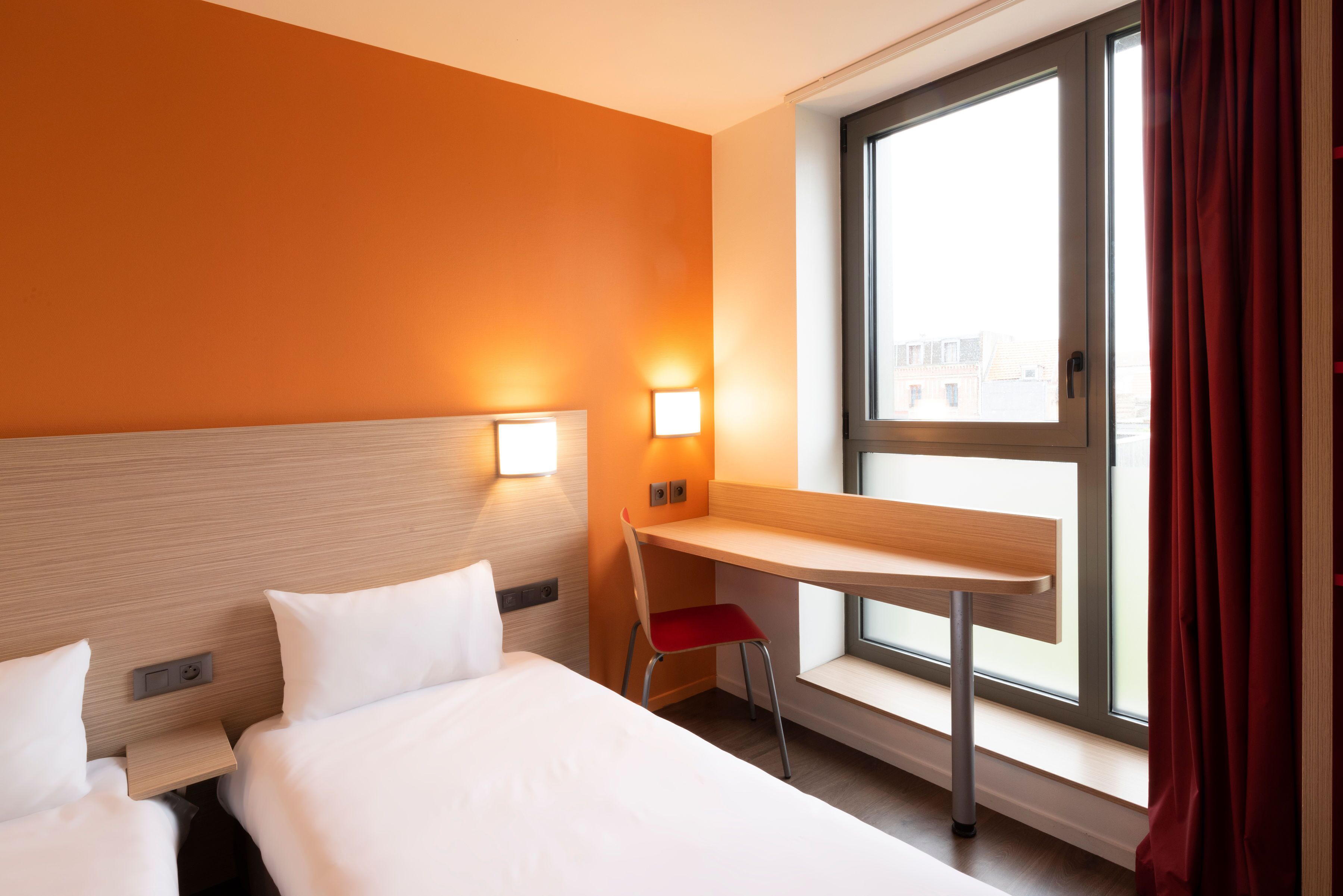 standard room, 2 single beds | desk, blackout curtains, soundproofing, free wifi