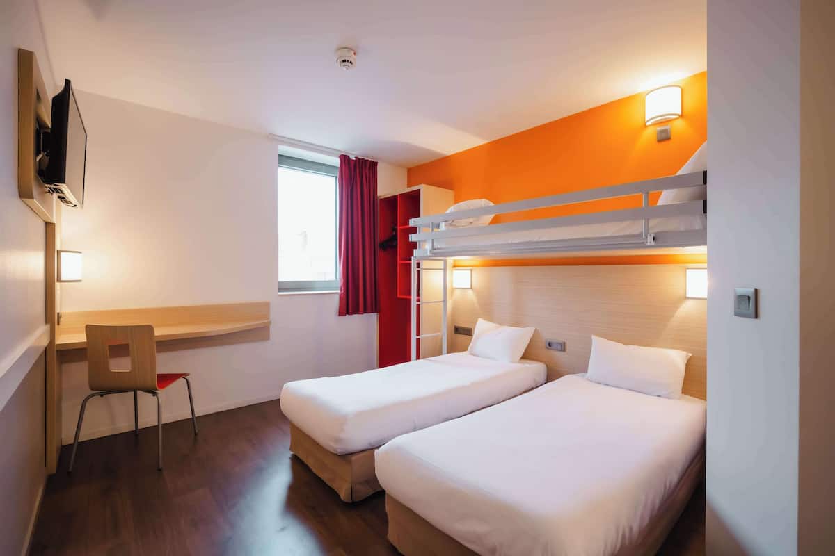 Standard Room, 3 Twin Beds | Desk, blackout drapes, soundproofing, free WiFi
