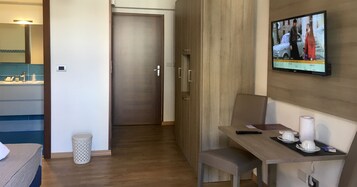 Doppia Deluxe, balcone | Minibar, una cassaforte in camera, con stile personalizzato