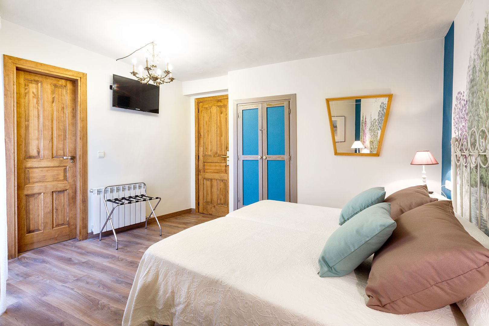 Individually decorated, blackout curtains, free WiFi, bed sheets