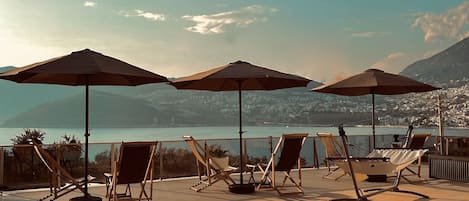 Outdoor pool, free pool cabanas, pool umbrellas