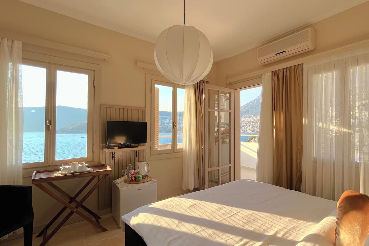 Signature kamer, uitzicht op zee | 1 slaapkamer, luxe beddengoed, een minibar, een kluis op de kamer
