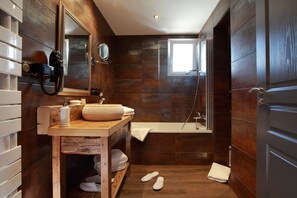 Combined shower/bathtub, free toiletries, hair dryer, bathrobes