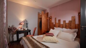 In-room safe, desk, soundproofing, cots/infant beds