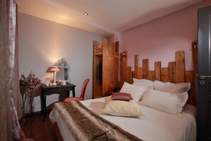 In-room safe, desk, soundproofing, cots/infant beds