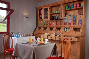 Daily buffet breakfast (EUR 14.00 per person)