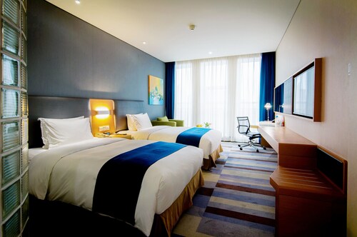 Holiday Inn Express Leshan City Square by IHG