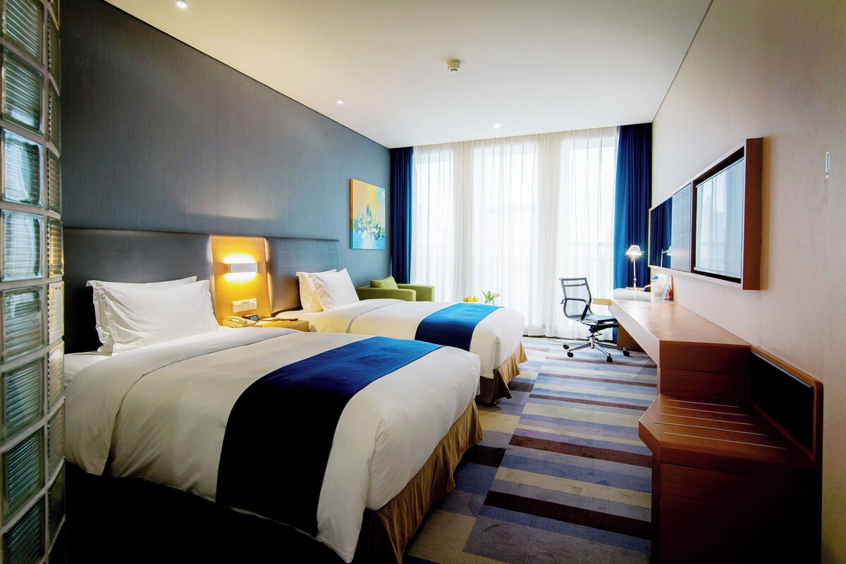 Standard Room, 2 Twin Beds, City View | In-room safe, desk, blackout drapes, iron/ironing board