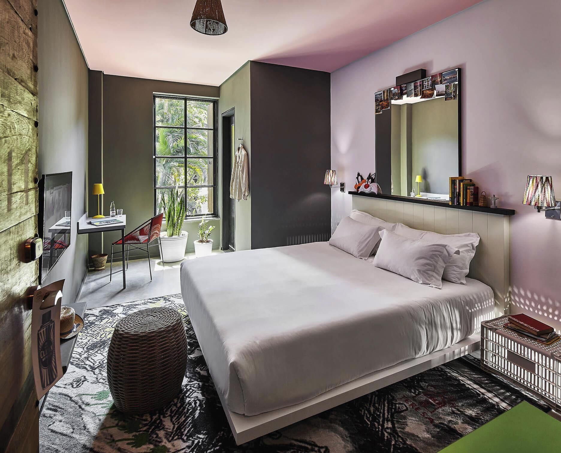 Phòng, 1 giường đôi (Small Mama) | Két bảo mật tại phòng, bàn, phòng cách âm 