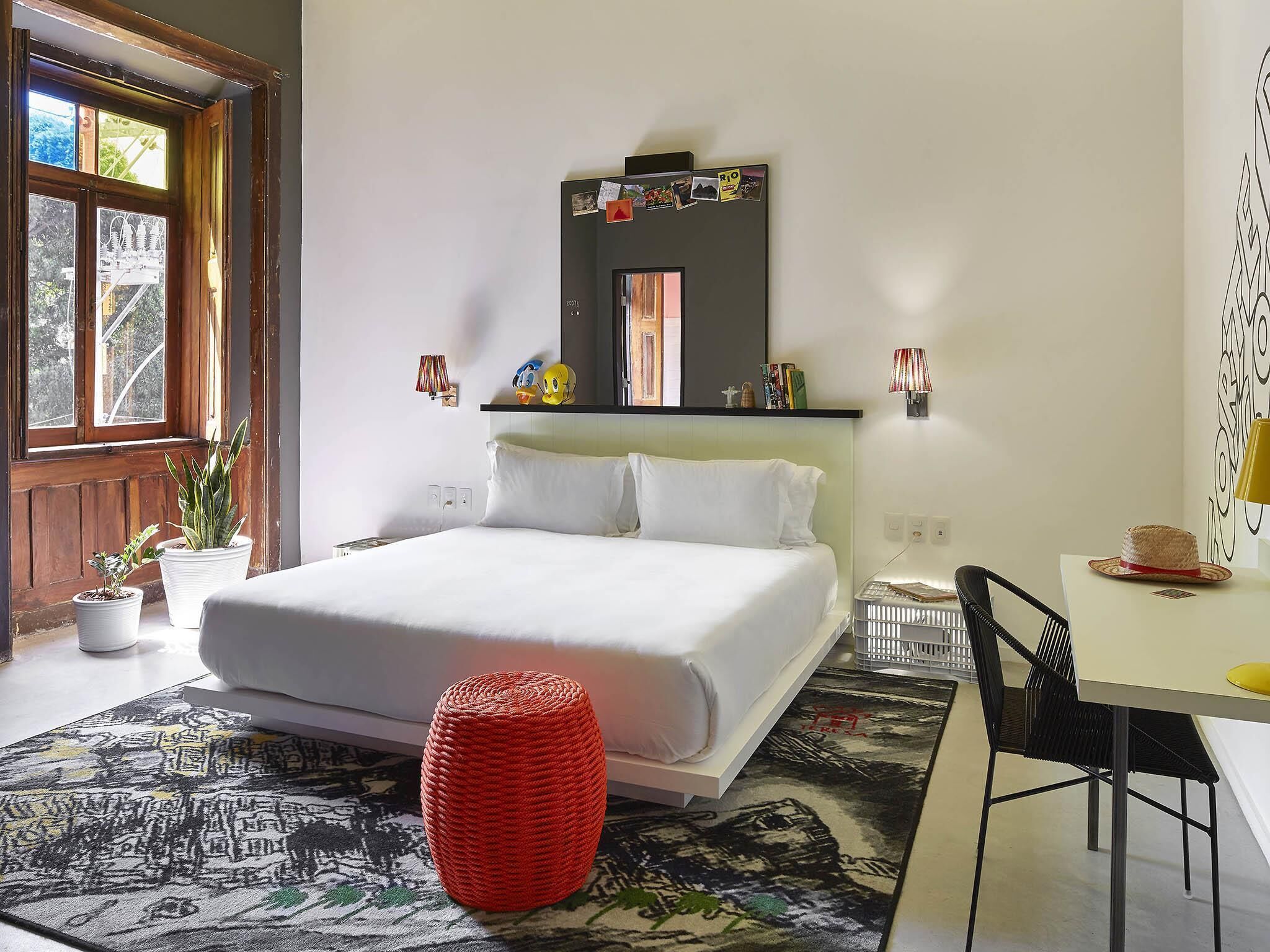 Phòng, 1 giường cỡ queen (Large Mama) | Két bảo mật tại phòng, bàn, phòng cách âm 