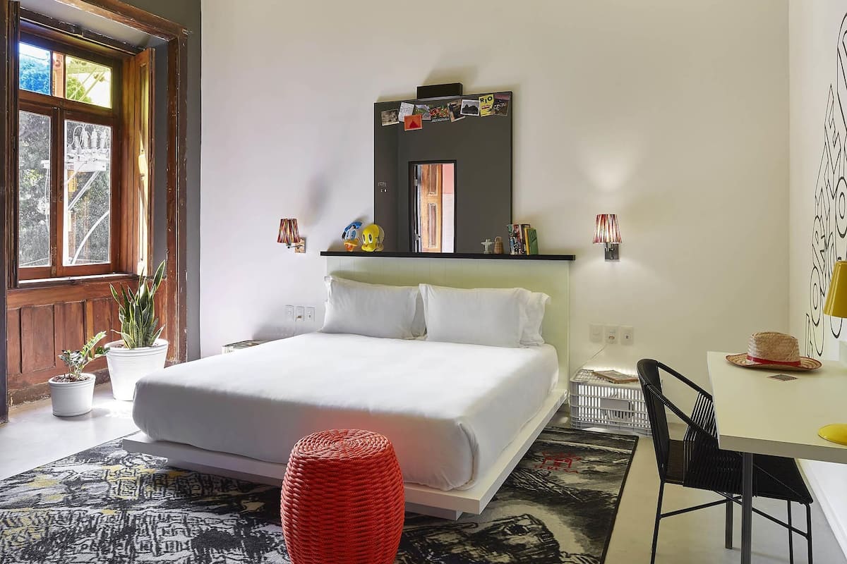 Rum - 1 queensize-säng (Large Mama) | Värdeförvaringsskåp på rummet, skrivbord, ljudisolering och gratis wi-fi