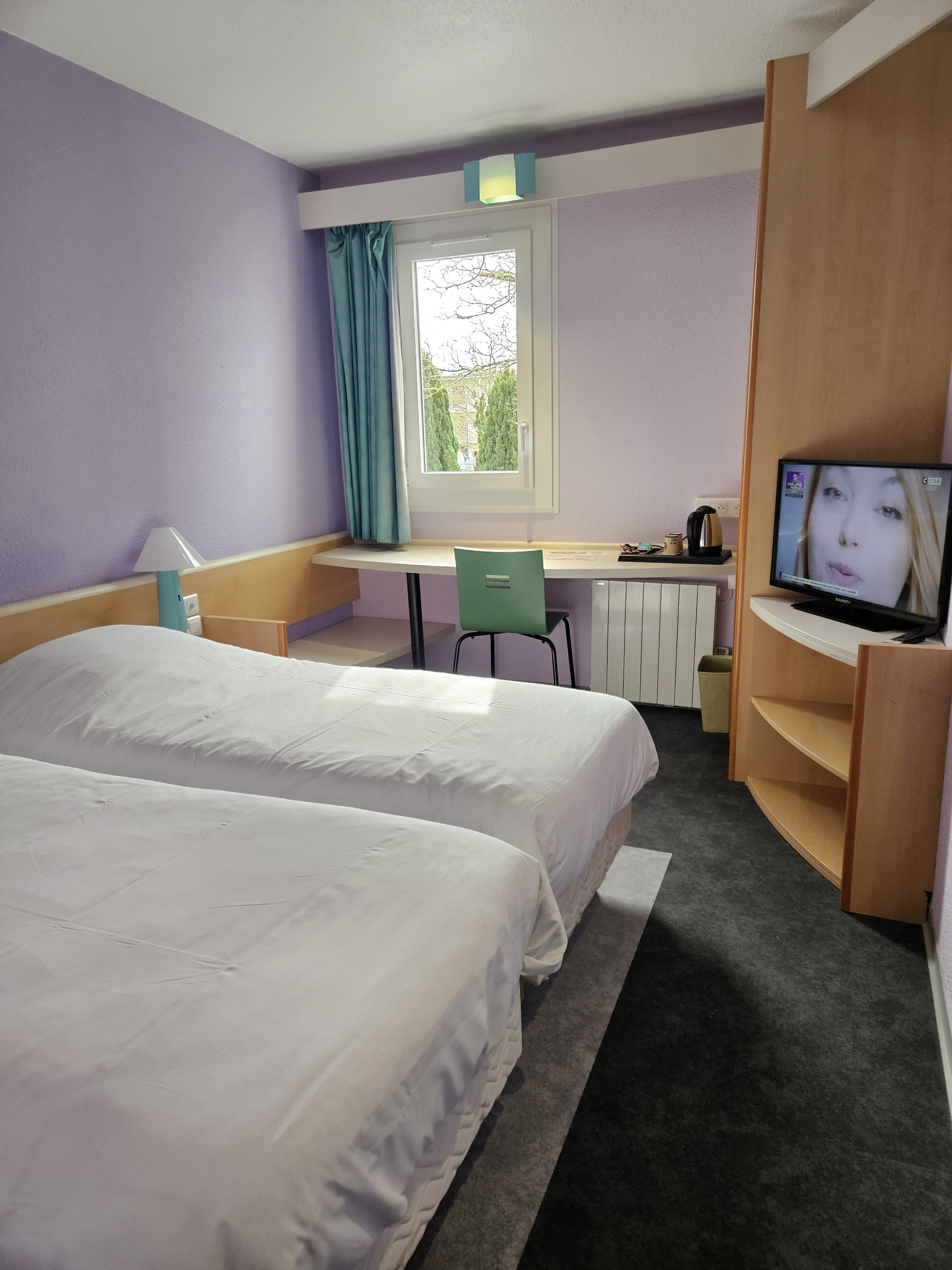 twin room | premium bedding, in-room safe, desk, iron/ironing board