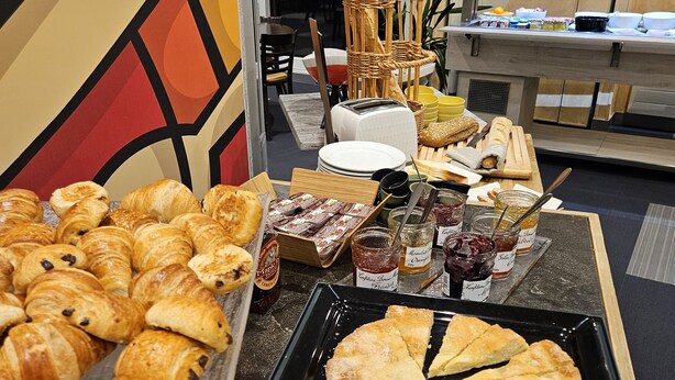 Frokostbuffé hver dag (mot et tillegg)