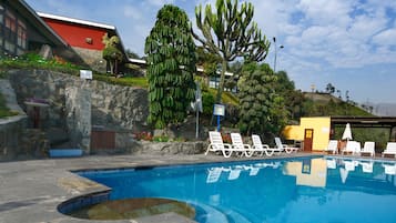 7 outdoor pools