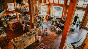 A spacious, open-plan living area with a kitchen, dining area, and seating space. - Talus Rock Retreat (Sandpoint)