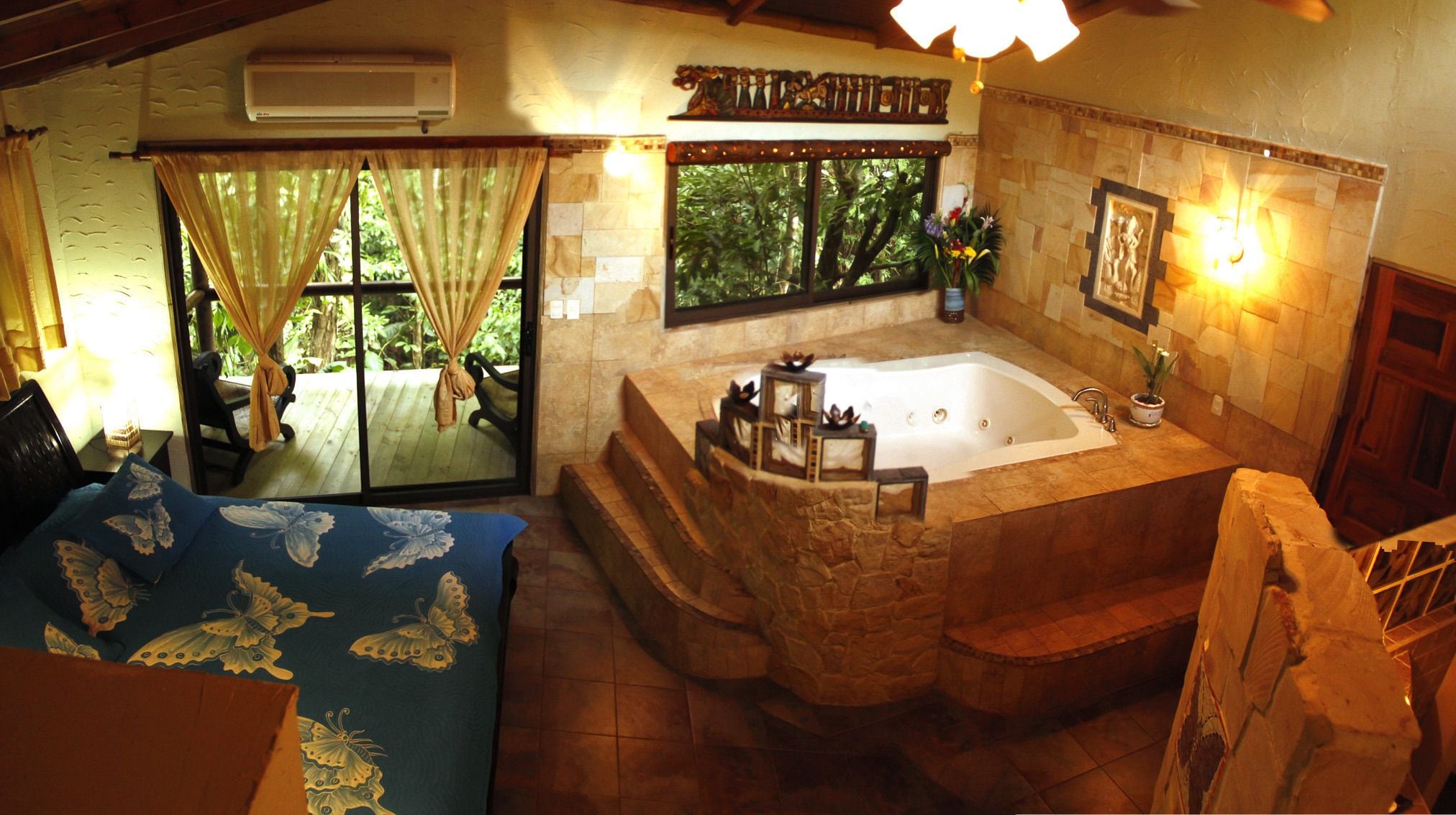 Honeymoon Suite | Jetted tub