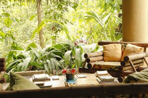 Lobby sitting area - Waterfall Villas (Barú)