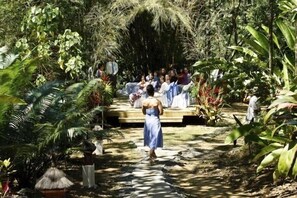Outdoor wedding area - Waterfall Villas (Barú)