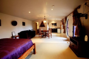 Cave Holiday Motel | Free WiFi, bed sheets - Woodlyn Park (Waitomo Caves)
