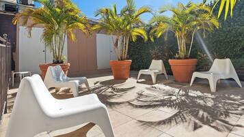 Habitación, balcón, vista al jardín | Terraza o patio